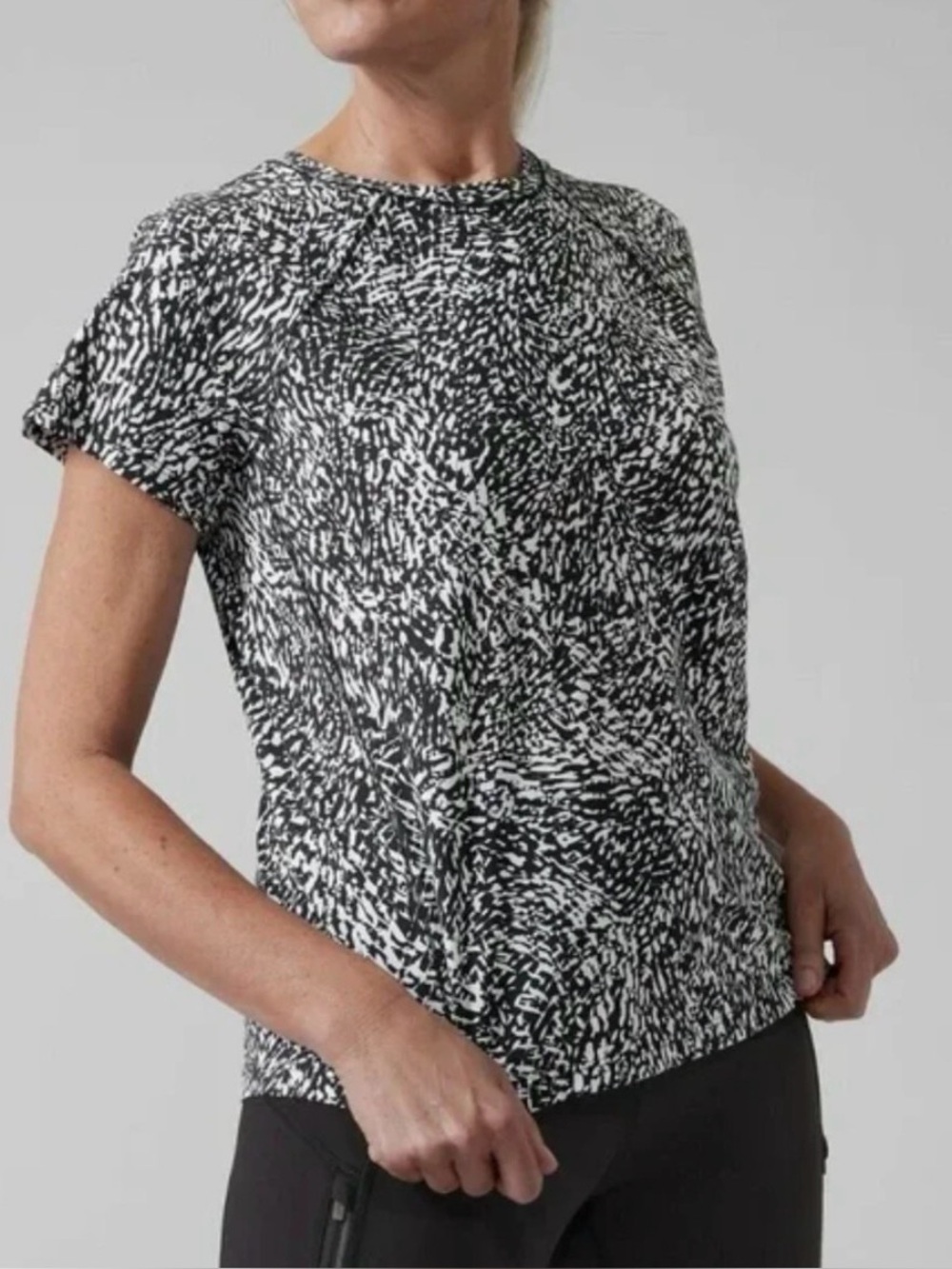 Athleta Ultimate Train tee, black and white, size large